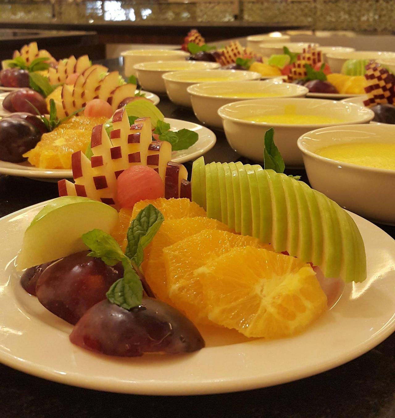 M Hotel Makkah By Millennium Mekka Exteriör bild Fruit salad