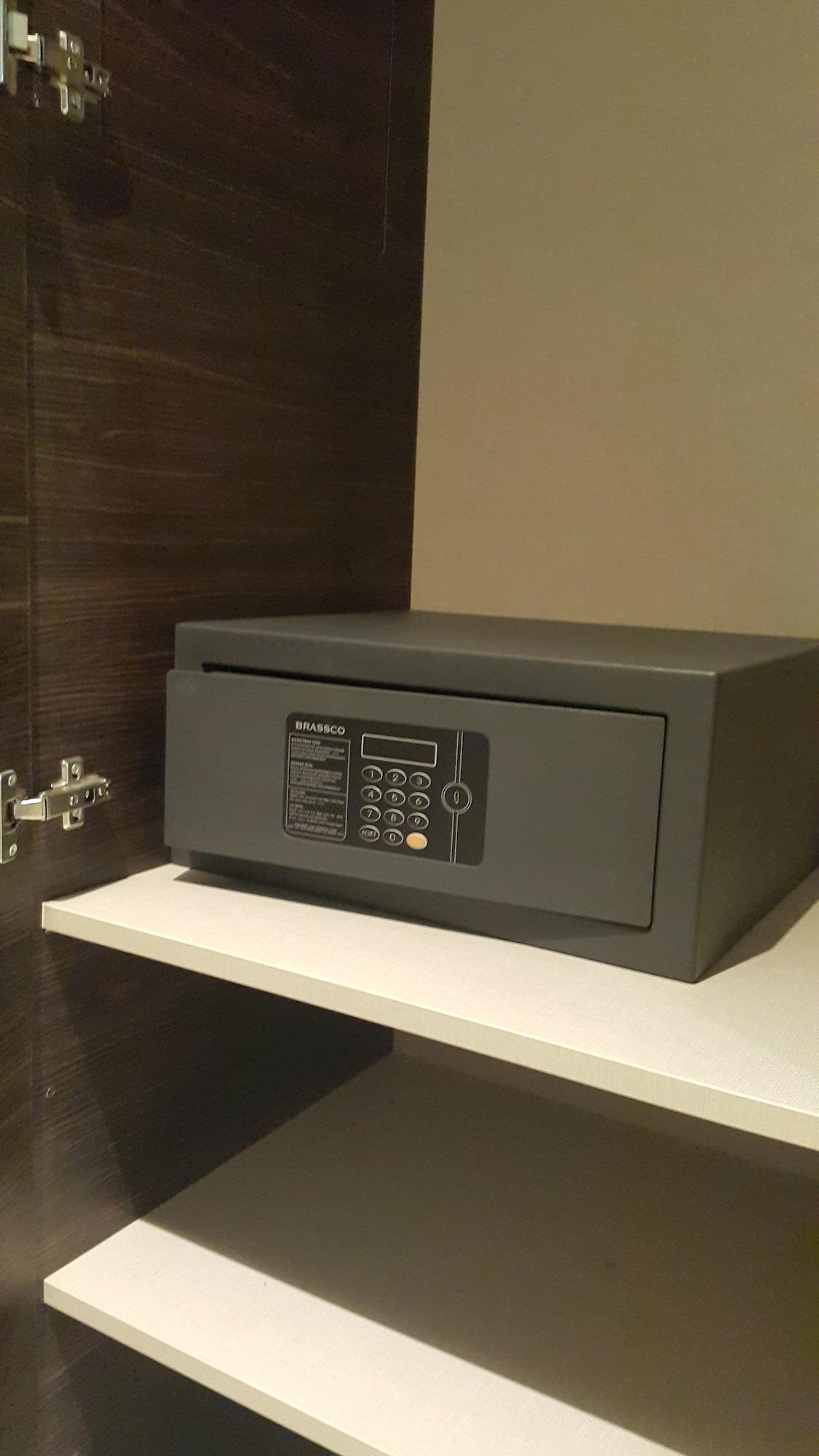 M Hotel Makkah By Millennium Mekka Exteriör bild A safe
