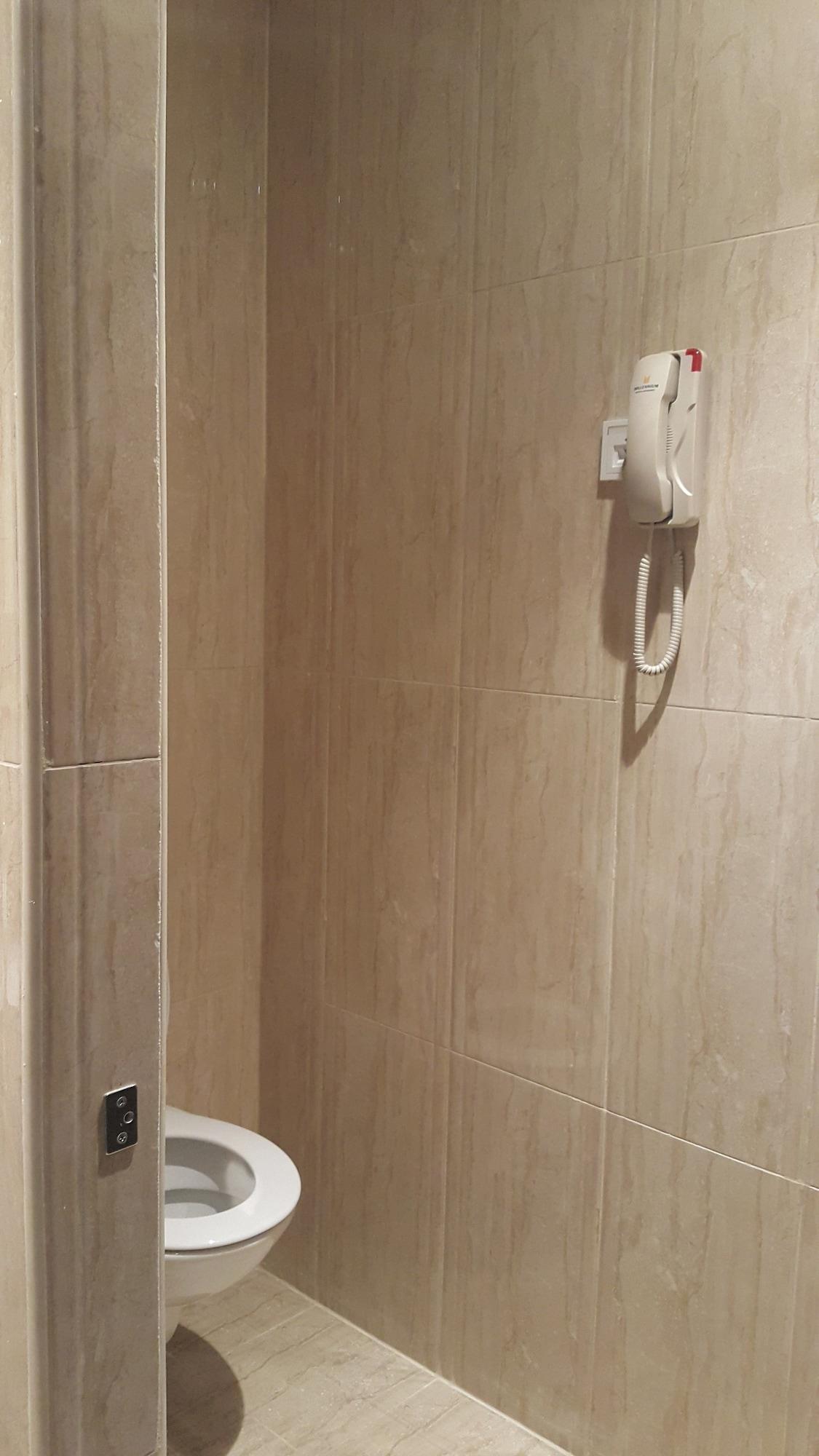 M Hotel Makkah By Millennium Mekka Exteriör bild A shower stall