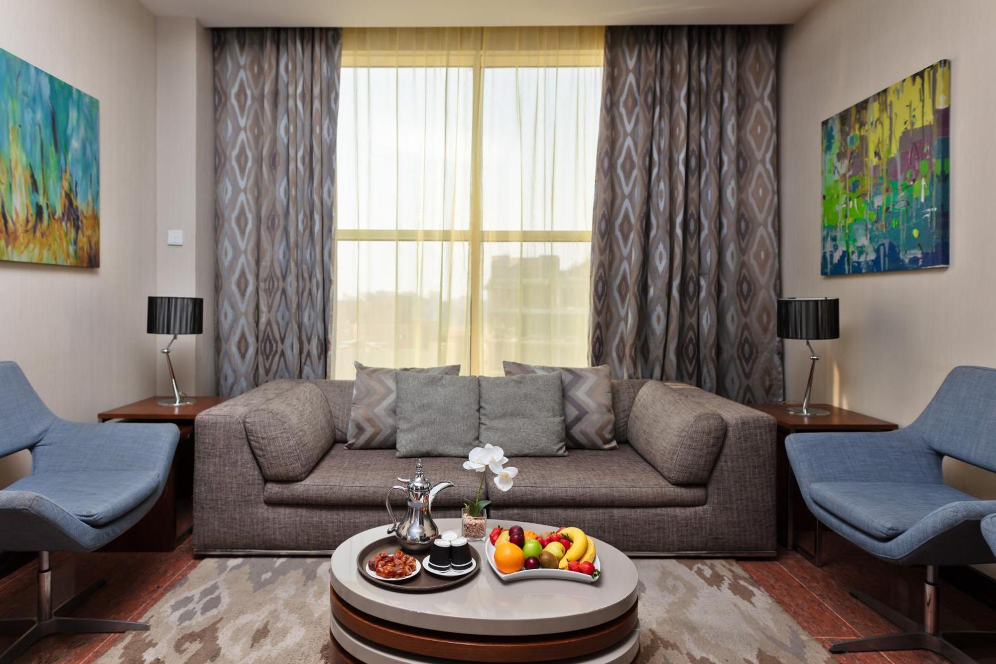 M Hotel Makkah By Millennium Mekka Exteriör bild A living room in a hotel