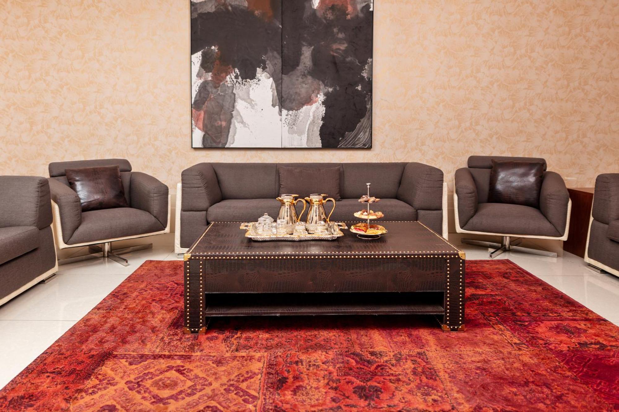 M Hotel Makkah By Millennium Mekka Exteriör bild A coffee table with a leather top
