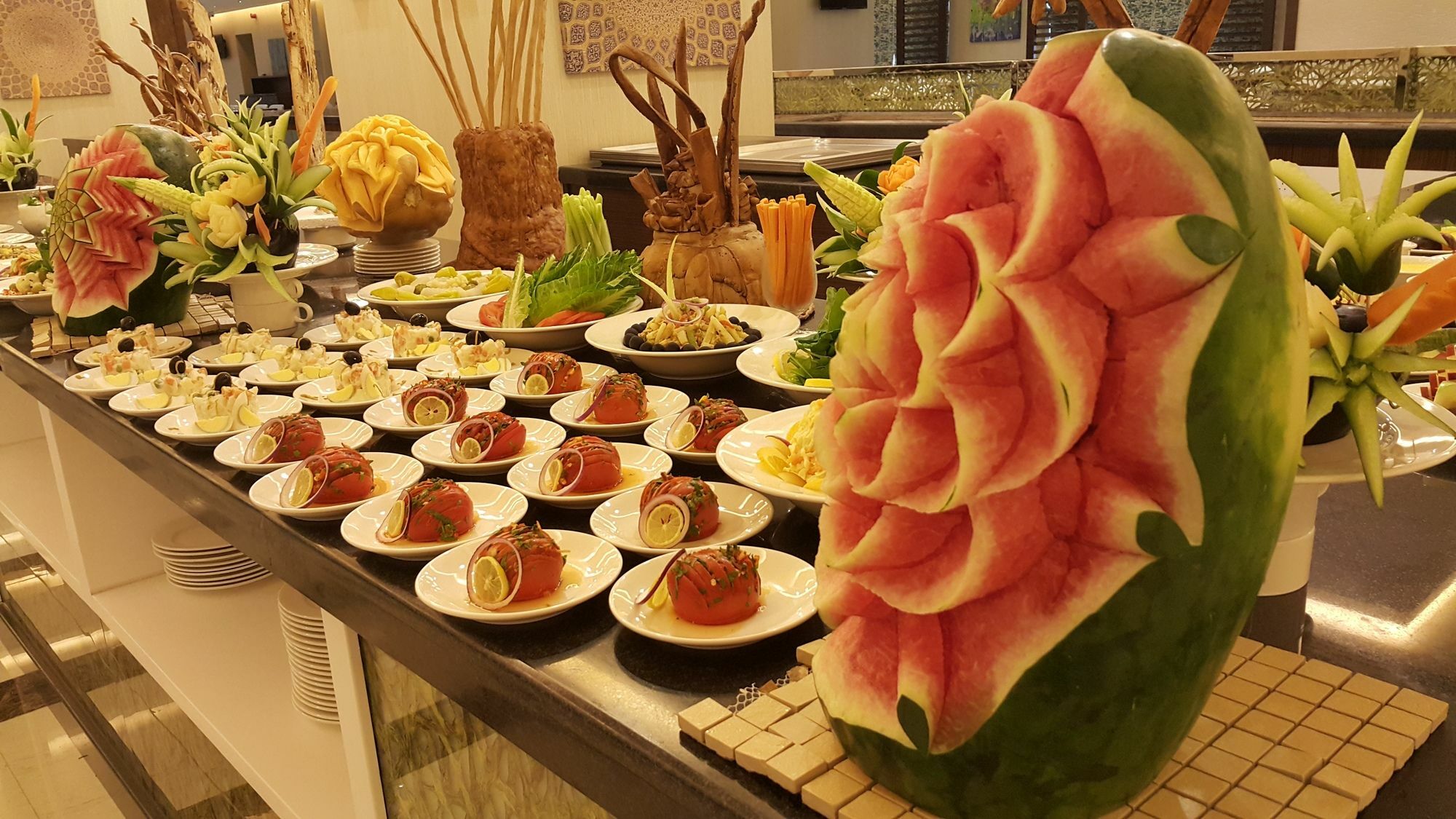 M Hotel Makkah By Millennium Mekka Exteriör bild A buffet at a luxury hotel in Bangkok
